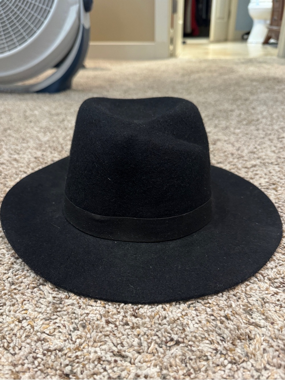Black Felt Round Hat